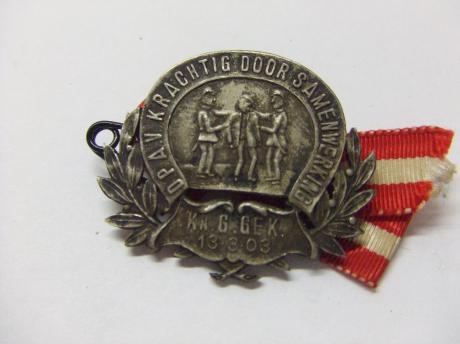 Krachtig door samenwerking zéér oude medaille 1903